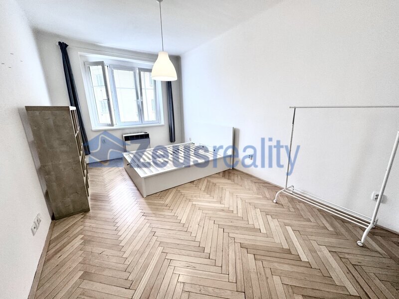 2+KK/48m2/Praha 9/Vysočany/Mlékárenská/po rekonstrukci/u metra/částečně zařízen/