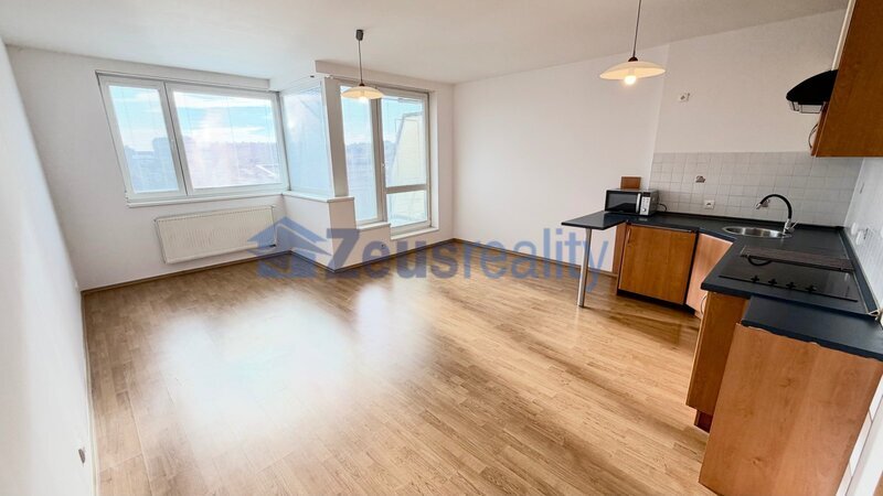 1+kk/balkon/45m2/Praha 5/Stodůlky/Melodická/zařízen částečně/u metra/garážové