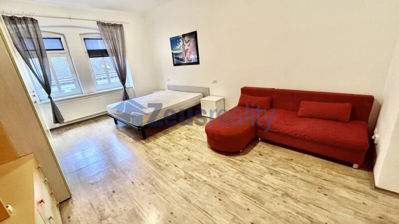 2+kk/42m2/Praha 5 Smíchov/Plzeňská/u metra/po rekonstrukci/zařízen komplet