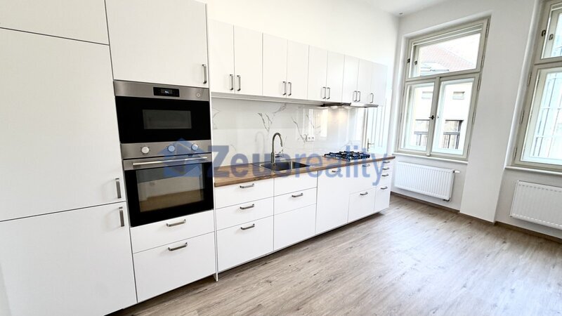 3+1/komora/119m2/Praha 1/Nové Město/Pštrossova/po rekonstrukci/částečně vybaven/