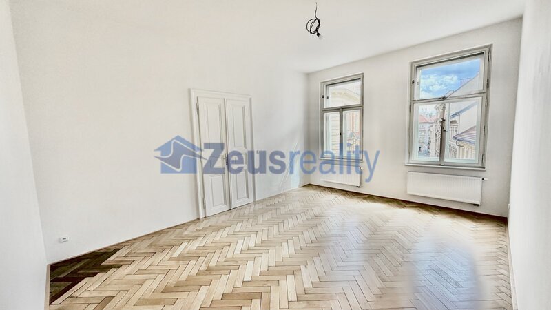 3+1/komora/119m2/Praha 1/Nové Město/Pštrossova/po rekonstrukci/částečně vybaven/