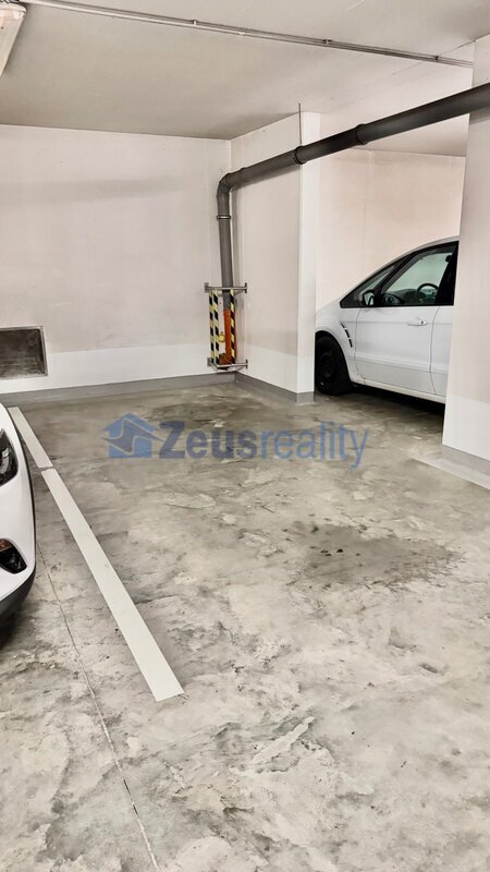 1+kk/balkon/45m2/Praha 5/Stodůlky/Melodická/zařízen částečně/u metra/garážové