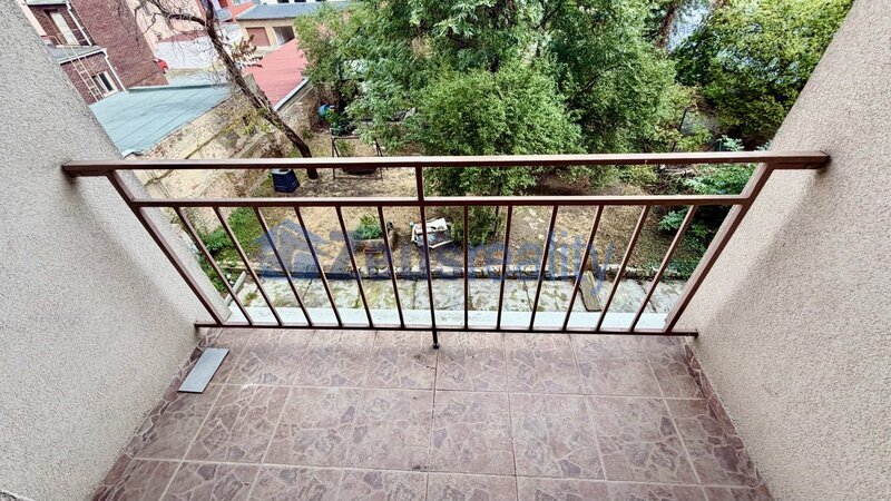 2+kk/42m2/balkon společný,zahrada/Praha 9 /Vysočany /Českomoravská/po rekonstrukci/částečně zařízen