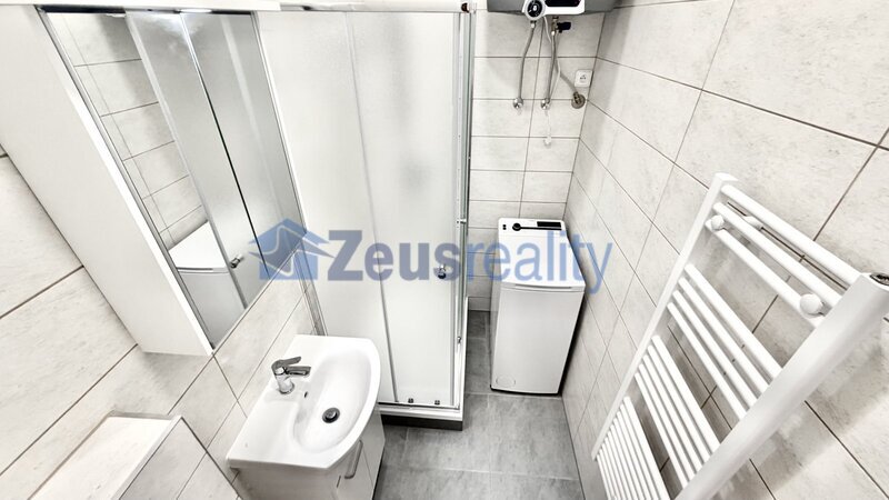 2+kk/42m2/balkon společný,zahrada/Praha 9 /Vysočany /Českomoravská/po rekonstrukci/částečně zařízen