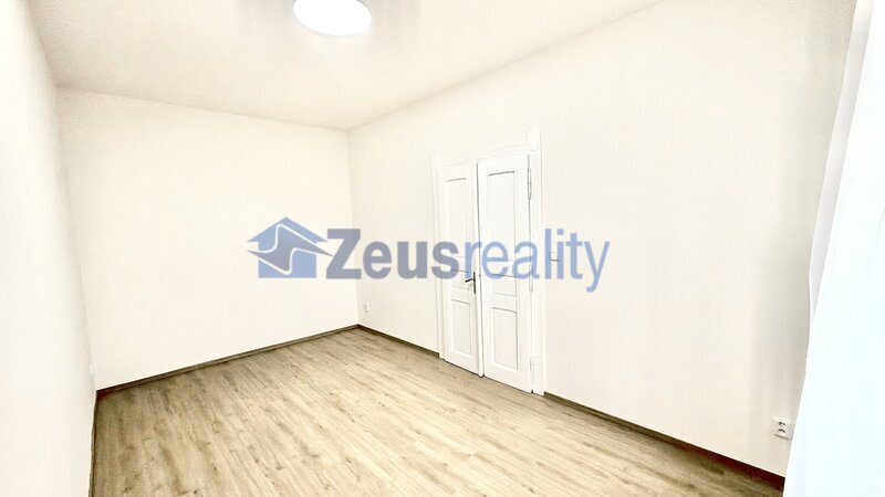 2+kk/42m2/balkon společný,zahrada/Praha 9 /Vysočany /Českomoravská/po rekonstrukci/částečně zařízen