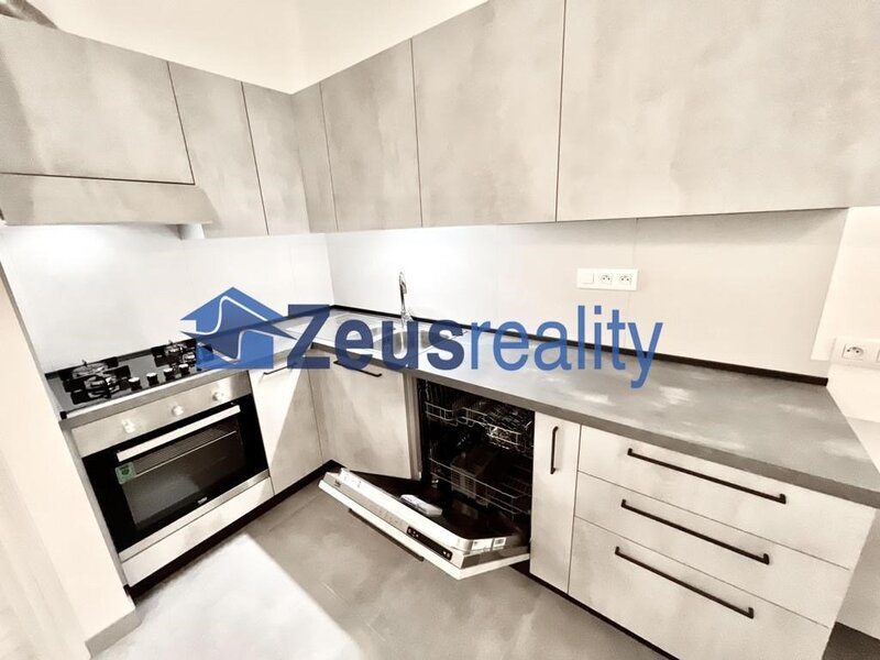 3+KK/51m2/společný balkon/Plzeňská/Smíchov/Praha 5/novostavba/zařízen