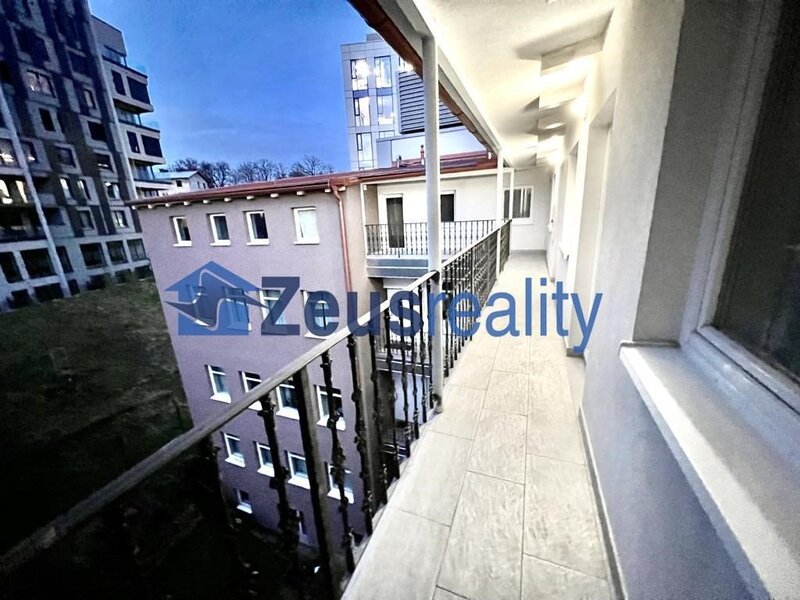3+KK/51m2/společný balkon/Plzeňská/Smíchov/Praha 5/novostavba/zařízen