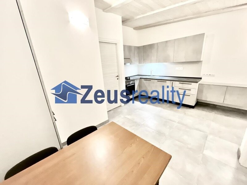 3+KK/51m2/společný balkon/Plzeňská/Smíchov/Praha 5/novostavba/zařízen