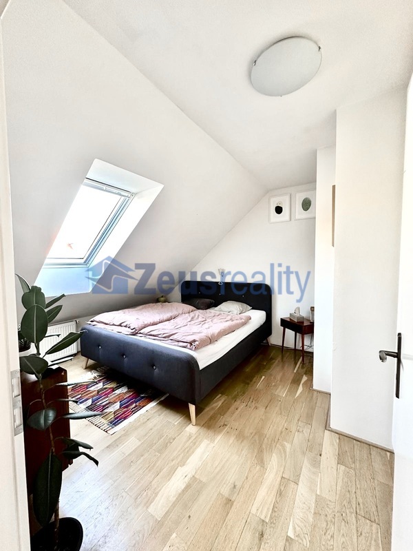 2+KK/45m2/Fráni Šrámka/Praha 5/Smíchov/zařízen částečně