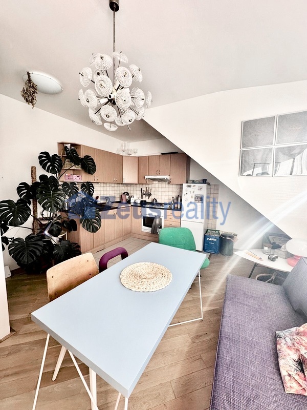 2+KK/45m2/Fráni Šrámka/Praha 5/Smíchov/zařízen částečně