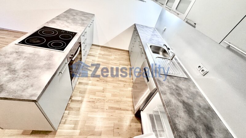 3+K/84m2/terasa s předzahrádkou 45m2/parkovací stání/Praha 5/Smíchov/Na Popelce/částečně zařízen/nov