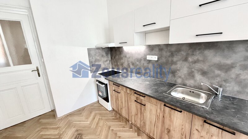 3+KK/75m2/společný balkon/ Praha1/Staré Město/U milosrdných/částečně zařízen