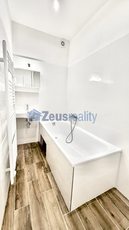 3+KK/75m2/společný balkon/ Praha1/Staré Město/U milosrdných/částečně zařízen