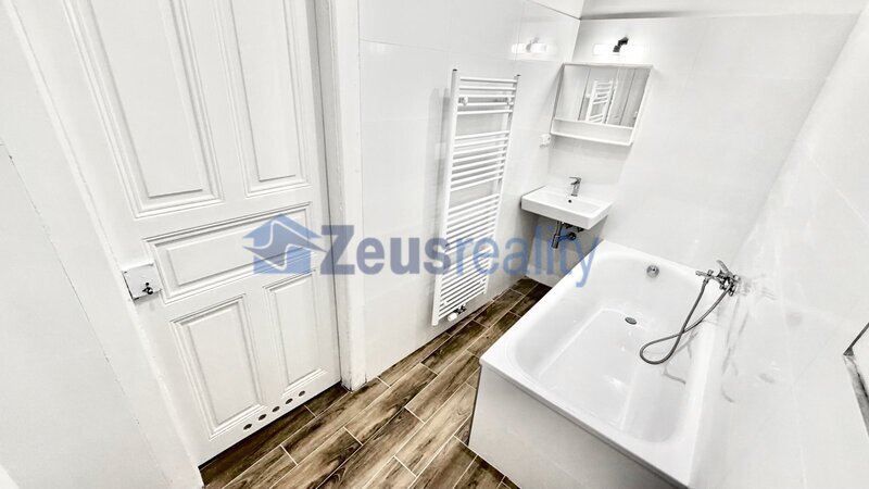 3+KK/75m2/společný balkon/ Praha1/Staré Město/U milosrdných/částečně zařízen