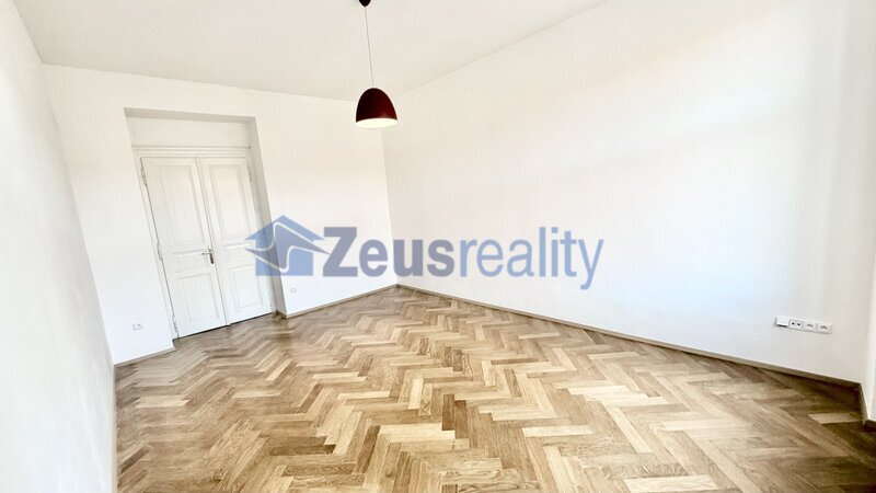 3+KK/75m2/společný balkon/ Praha1/Staré Město/U milosrdných/částečně zařízen
