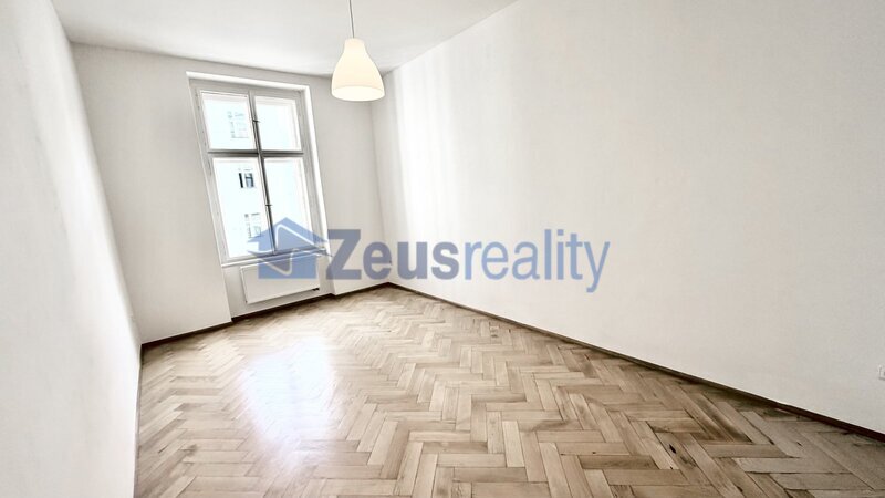 3+KK/75m2/společný balkon/ Praha1/Staré Město/U milosrdných/částečně zařízen