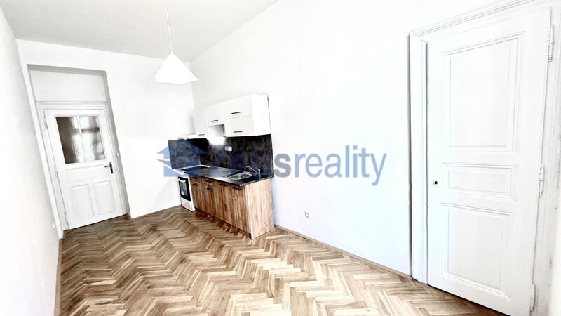 3+KK/75m2/společný balkon/ Praha1/Staré Město/U milosrdných/částečně zařízen
