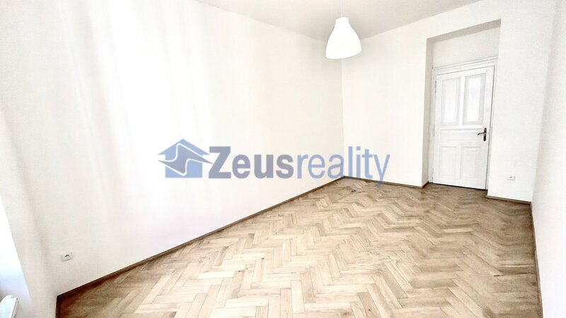 3+KK/75m2/společný balkon/ Praha1/Staré Město/U milosrdných/částečně zařízen