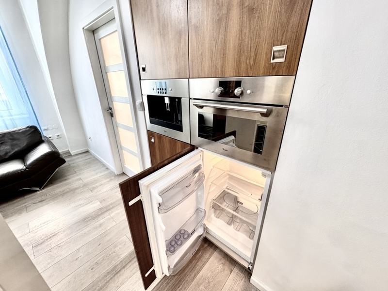 3místnosti/50m2/Praha 3/ Žižkov/Bořivojova/částečně zařízen