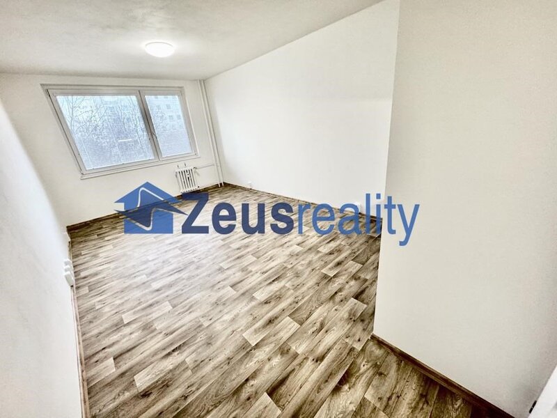 1+KK/komora/30m2/Praha 4/Chodov/Samohelova/zařízen částečně