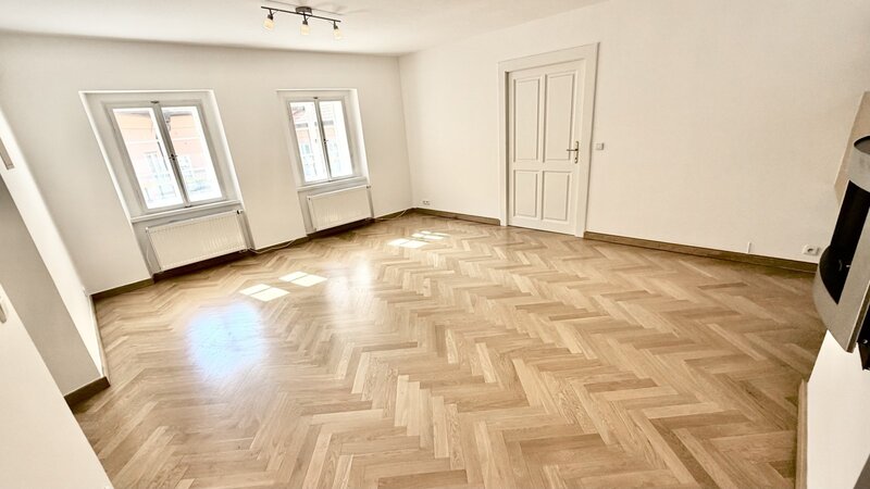 3+1/100m2/balkon/Jánská/Staré město/Praha 1/zařízen částečně