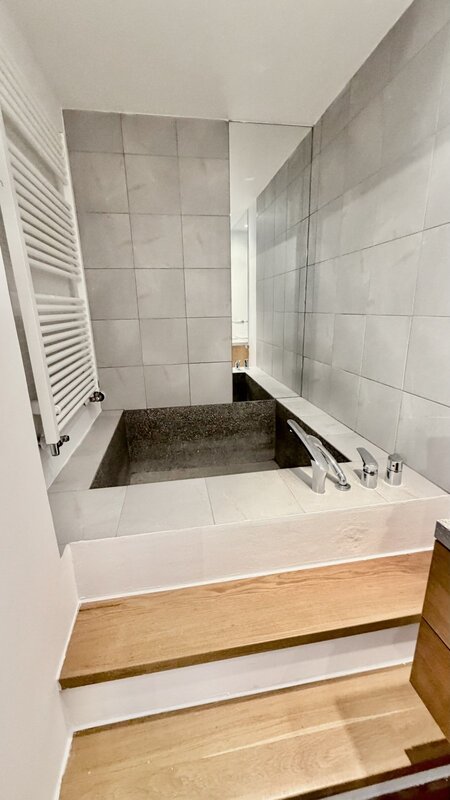3+1/100m2/balkon/Jánská/Staré město/Praha 1/zařízen částečně