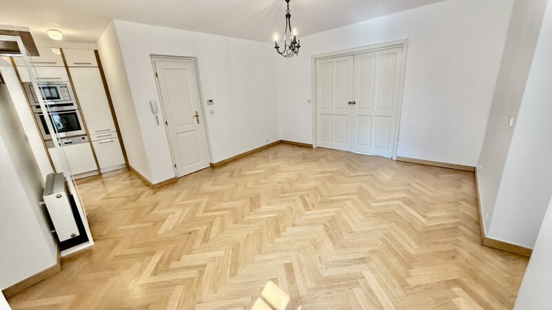 3+1/100m2/balkon/Jánská/Staré město/Praha 1/zařízen částečně
