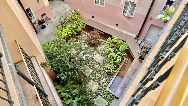 3+1/100m2/balkon/Jánská/Staré město/Praha 1/zařízen částečně