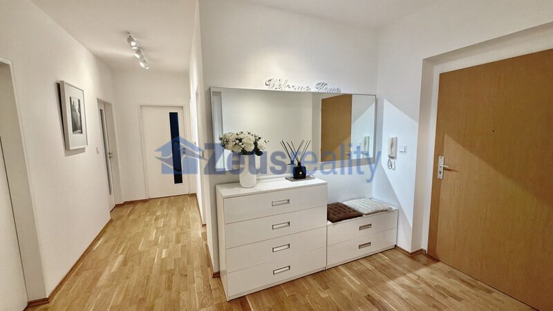 3+1/balkon/123m2/Rozmarýnova/Brandýs nad Labem/zařízen