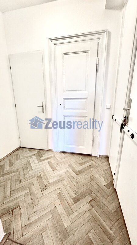 2+1/2xkoupelna/63m2/Budečská/Praha 2/Vinohrady/samostatné pokoje/po rekonstrukci/častečně vybaven/