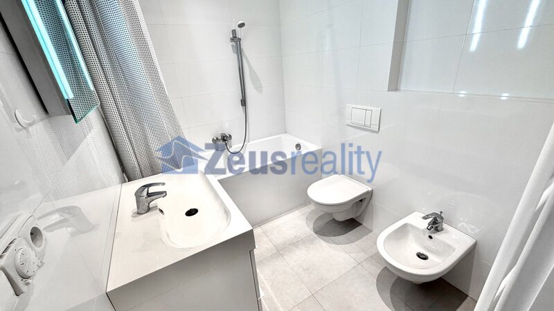 2+KK/44m2/zahrada s terasou/Praha 2/Vinohrady/Budečská/u metra a tramvaje /