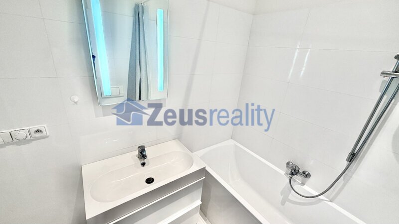 2+KK/44m2/zahrada s terasou/Praha 2/Vinohrady/Budečská/u metra a tramvaje /