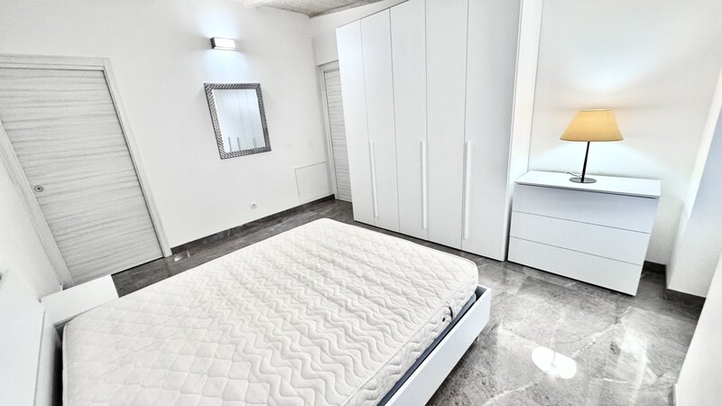 2+KK/42m2/balkon/Plzeňská/Praha 5/Smíchov/zařízen komplet