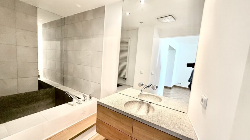 4+KK/100m2/balkon/Jánská/Staré město/Praha 1/zařízen částečně