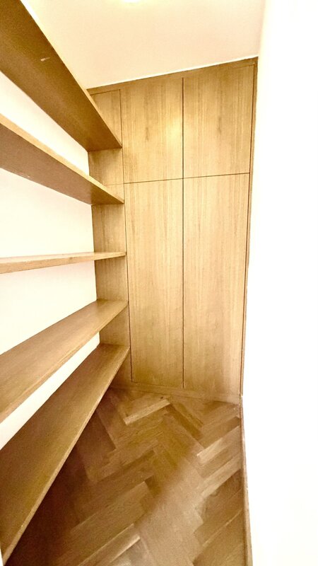 4+KK/100m2/balkon/Jánská/Staré město/Praha 1/zařízen částečně