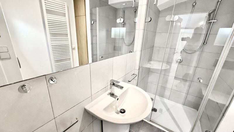 4+KK/100m2/balkon/Jánská/Staré město/Praha 1/zařízen částečně