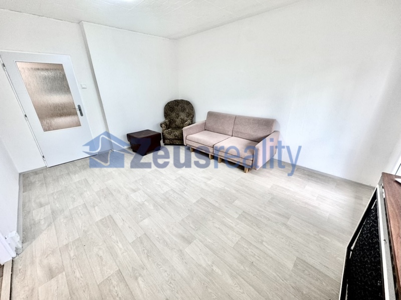 3+1/balkon/77m2/Katovická/Praha 8/Bohnice/částečně vybaven/