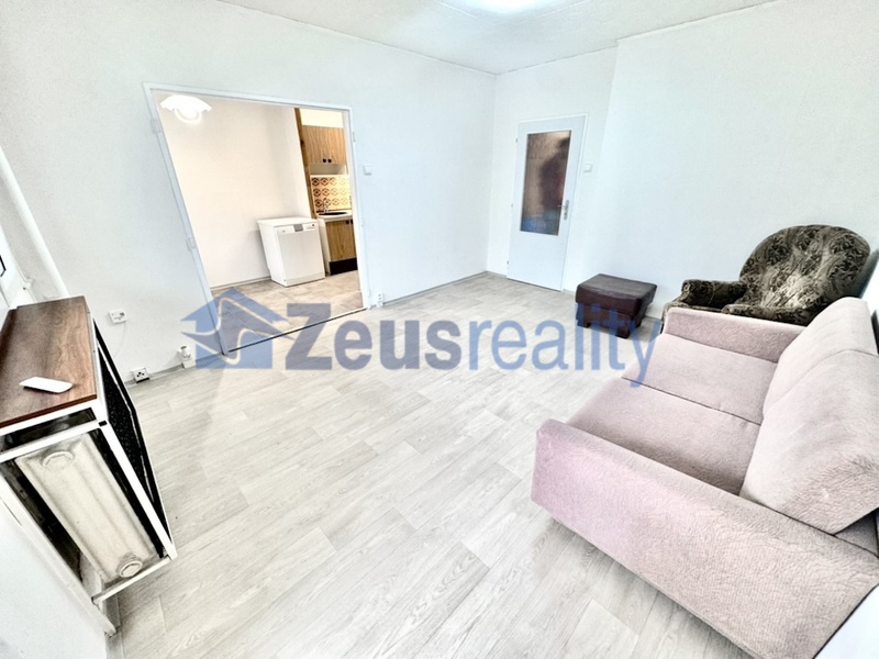 3+1/balkon/77m2/Katovická/Praha 8/Bohnice/částečně vybaven/