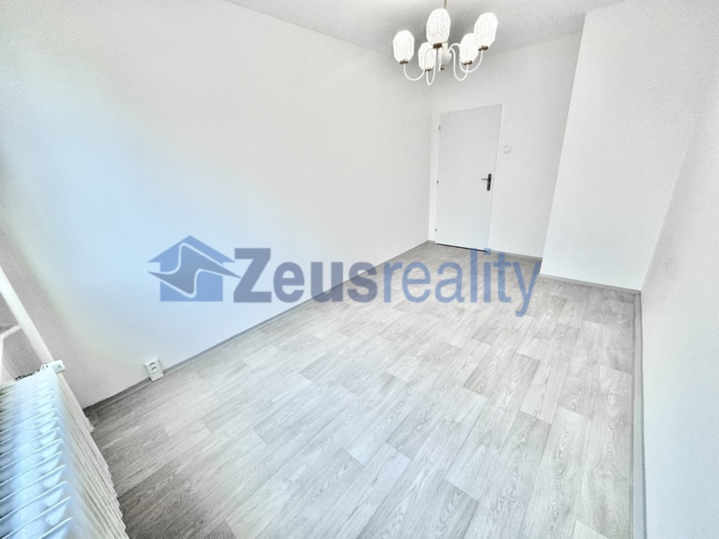 3+1/balkon/77m2/Katovická/Praha 8/Bohnice/částečně vybaven/