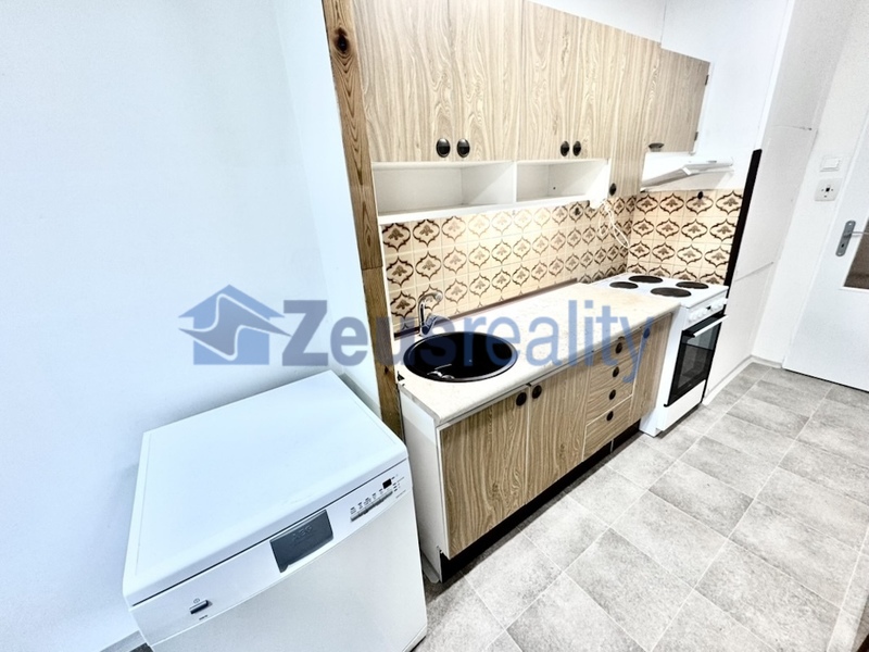 3+1/balkon/77m2/Katovická/Praha 8/Bohnice/částečně vybaven/