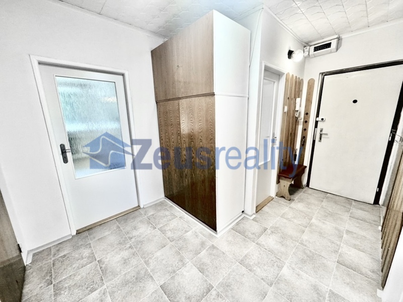 3+1/balkon/77m2/Katovická/Praha 8/Bohnice/částečně vybaven/