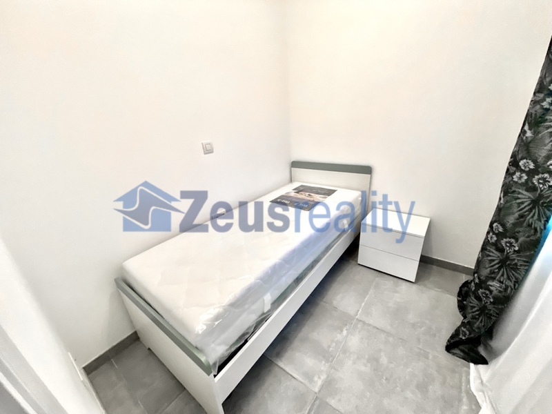 2+1/46m2/společný balkon/Plzeňská/Praha 5/Smíchov/zařízen komplet