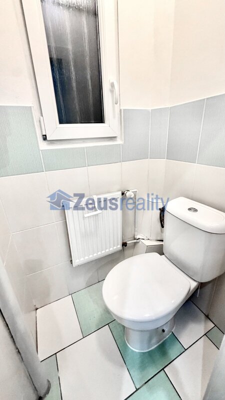 1+1/komora/55m2/Praha 4/Michle/Pelhřimovská/dva samostatné pokoje/po rekonstrukci/částečně zařízen/u metra