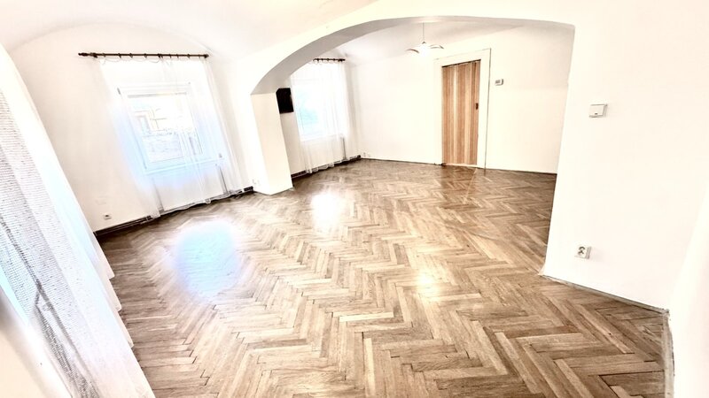 1+1/73m2/Roztoky/Tiché údolí/částečně zařízen/zahrada/sklep/parkování na pozemku