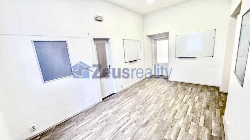 Kancelář/Obchod/75m2/ Praha 9 /Vysočany/Českomoravská/frekventovaná ulice/