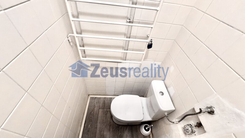 Kancelář/Obchod/75m2/ Praha 9 /Vysočany/Českomoravská/frekventovaná ulice/