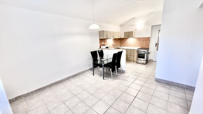 2+KK/73m2/Roztoky/Tiché údolí/částečně zařízen/zahrada/sklep/parkování na pozemku