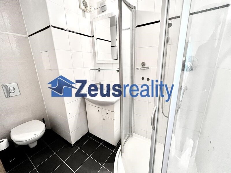 2+1/2xkomora/2xbalkon/65m2/Vršovice/Lvovská/Praha 10/zařízen částečně