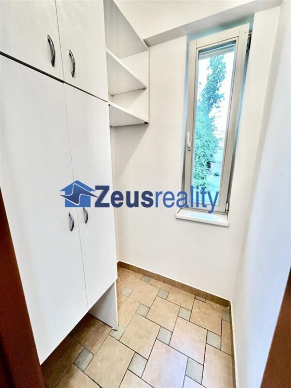 2+1/2xkomora/2xbalkon/65m2/Vršovice/Lvovská/Praha 10/zařízen částečně