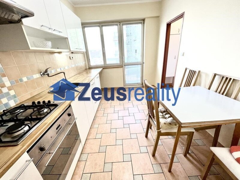 2+1/2xkomora/2xbalkon/65m2/Vršovice/Lvovská/Praha 10/zařízen částečně